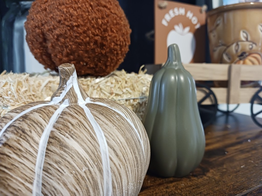 5 Cozy Fall Decor Tips for Creating a Welcoming Home